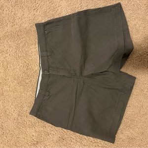 Columbia hunter green mens shorts size 38 8 inch inseam worn once